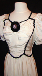 bust of vintage 40s white dress